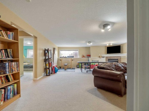 47 Kodiak Boulevard North, Lethbridge, AB - Indoor With Fireplace