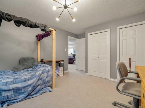 47 Kodiak Boulevard North, Lethbridge, AB - Indoor Photo Showing Bedroom
