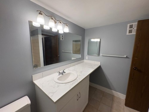 308-85 Foxbend Crescent North, Lethbridge, AB - Indoor Photo Showing Bathroom