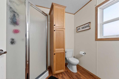 5004 Seasons Boulevard, Coaldale, AB - Indoor Photo Showing Bathroom