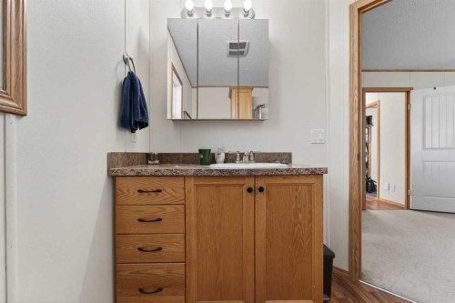 5004 Seasons Boulevard, Coaldale, AB - Indoor Photo Showing Other Room