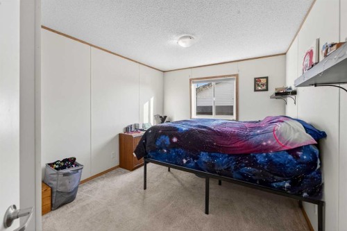5004 Seasons Boulevard, Coaldale, AB - Indoor Photo Showing Bedroom