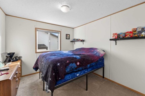 5004 Seasons Boulevard, Coaldale, AB - Indoor Photo Showing Bedroom