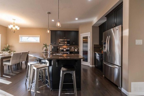 733 Twinriver Loop West, Lethbridge, AB - Indoor Photo Showing Kitchen With Upgraded Kitchen