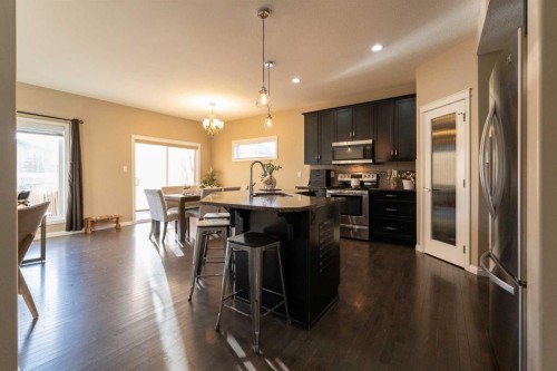 733 Twinriver Loop West, Lethbridge, AB - Indoor Photo Showing Kitchen With Upgraded Kitchen