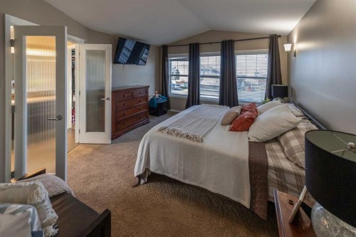 733 Twinriver Loop West, Lethbridge, AB - Indoor Photo Showing Bedroom