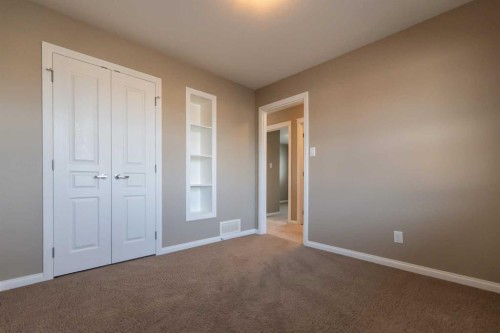 733 Twinriver Loop West, Lethbridge, AB - Indoor Photo Showing Other Room