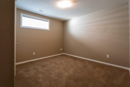 733 Twinriver Loop West, Lethbridge, AB - Indoor Photo Showing Other Room