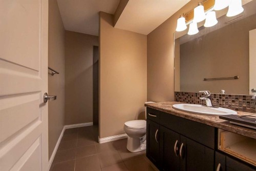 733 Twinriver Loop West, Lethbridge, AB - Indoor Photo Showing Bathroom