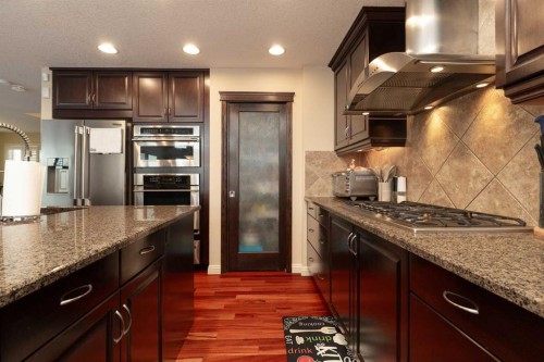 443 Everbrook Way Sw, Calgary, AB - Indoor Photo Showing Kitchen With Upgraded Kitchen