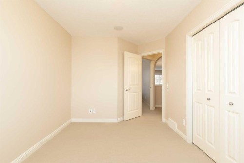 443 Everbrook Way Sw, Calgary, AB - Indoor Photo Showing Other Room