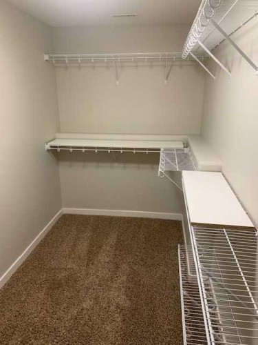 165 Lynx Road North, Lethbridge, AB 