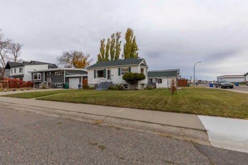315 Dieppe Boulevard South, Lethbridge, AB - Outdoor
