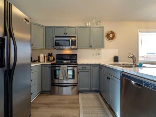 263 Mt Sunburst Way West, Lethbridge, AB - Indoor Photo Showing Kitchen With Double Sink