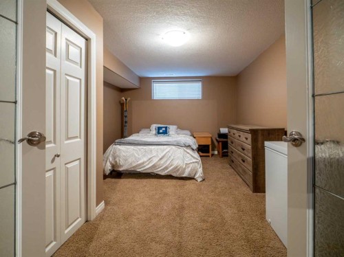 263 Mt Sunburst Way West, Lethbridge, AB - Indoor Photo Showing Bedroom