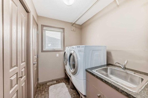 41 Canyoncrest Point West, Lethbridge, AB - Indoor Photo Showing Laundry Room