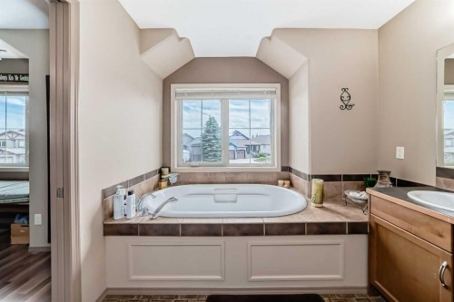 41 Canyoncrest Point West, Lethbridge, AB - Indoor Photo Showing Bathroom