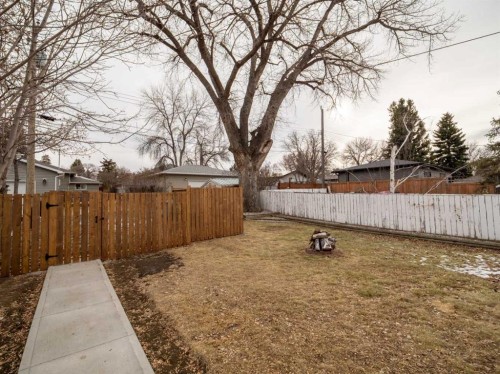 957 12 St South, Lethbridge, AB 