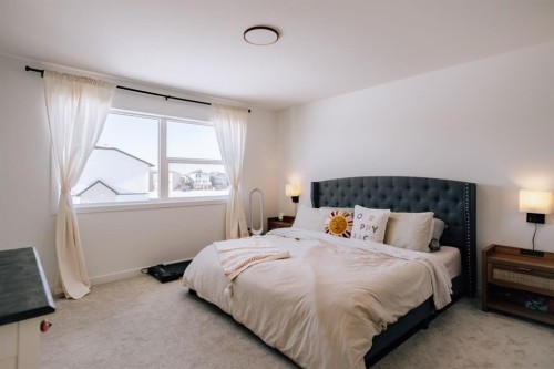 209 Blackwolf Place North, Lethbridge, AB - Indoor Photo Showing Bedroom