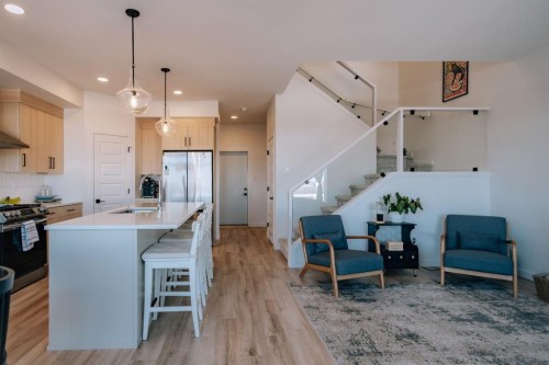 209 Blackwolf Place North, Lethbridge, AB - Indoor Photo Showing Kitchen With Upgraded Kitchen