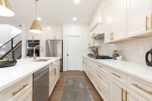 332 Rivergrove Chase West, Lethbridge, AB - Indoor Photo Showing Kitchen With Upgraded Kitchen