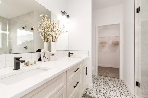 332 Rivergrove Chase West, Lethbridge, AB - Indoor Photo Showing Bathroom