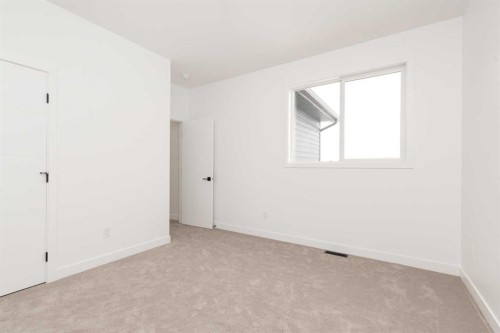 332 Rivergrove Chase West, Lethbridge, AB - Indoor Photo Showing Other Room