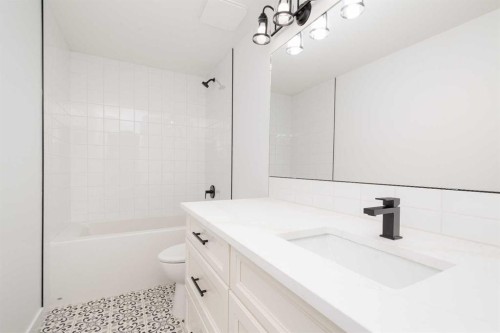 332 Rivergrove Chase West, Lethbridge, AB - Indoor Photo Showing Bathroom