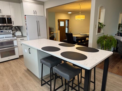 1813 Elm Road South, Lethbridge, AB - Indoor