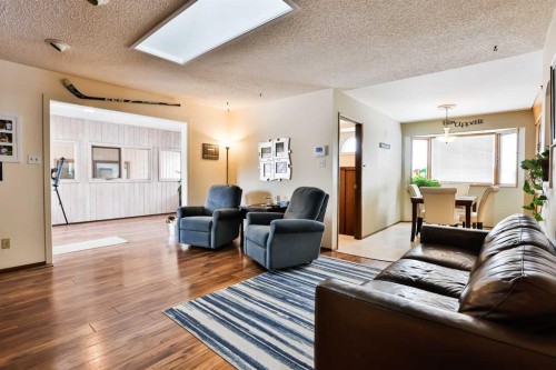 1813 Elm Road South, Lethbridge, AB - Indoor Photo Showing Living Room