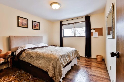 1813 Elm Road South, Lethbridge, AB - Indoor Photo Showing Bedroom
