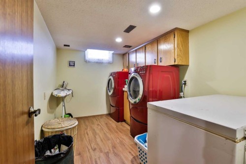 1813 Elm Road South, Lethbridge, AB - Indoor Photo Showing Laundry Room