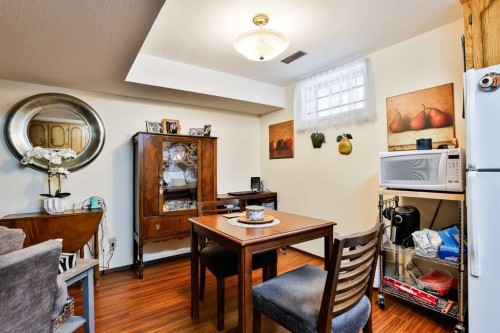 1813 Elm Road South, Lethbridge, AB - Indoor Photo Showing Dining Room