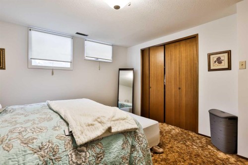 1813 Elm Road South, Lethbridge, AB - Indoor Photo Showing Bedroom