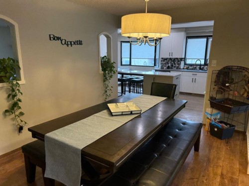 1813 Elm Road South, Lethbridge, AB - Indoor Photo Showing Dining Room