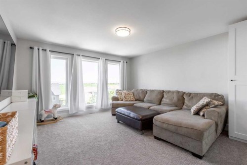 4889 7Th Street West, Claresholm, AB - Indoor Photo Showing Living Room