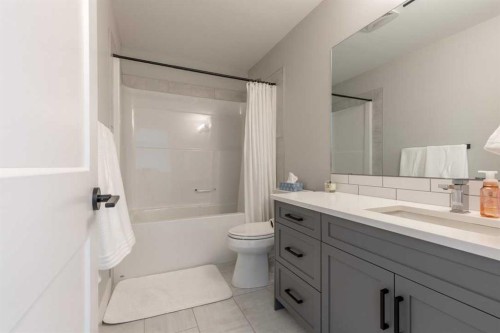 4889 7Th Street West, Claresholm, AB - Indoor Photo Showing Bathroom
