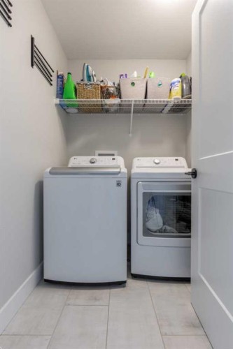 4889 7Th Street West, Claresholm, AB - Indoor Photo Showing Laundry Room