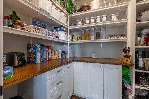 4889 7Th Street West, Claresholm, AB - Indoor With Storage