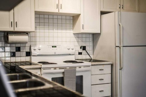 3511 Forestry Avenue South, Lethbridge, AB - Indoor Photo Showing Kitchen With Double Sink