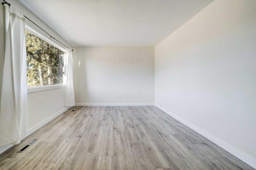 3511 Forestry Avenue South, Lethbridge, AB - Indoor Photo Showing Other Room