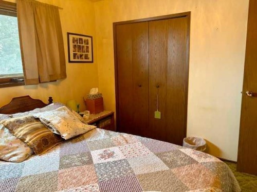 105 4Th Street West, Foremost, AB - Indoor Photo Showing Bedroom