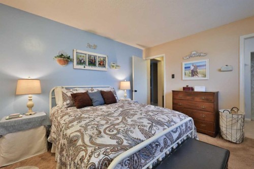 95 N 250 W, Raymond, AB - Indoor Photo Showing Bedroom
