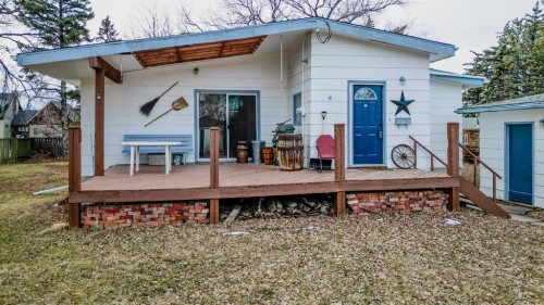 95 N 250 W, Raymond, AB - Outdoor With Deck Patio Veranda