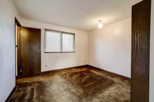 15 Cambridge Road West, Lethbridge, AB 