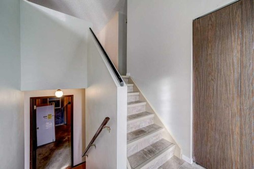 15 Cambridge Road West, Lethbridge, AB 