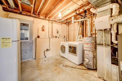 15 Cambridge Road West, Lethbridge, AB 