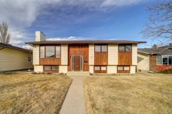 15 Cambridge Road WEST Lethbridge, AB T1K 4V7