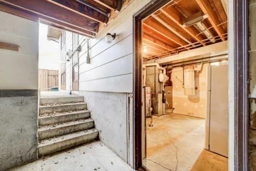 15 Cambridge Road West, Lethbridge, AB 