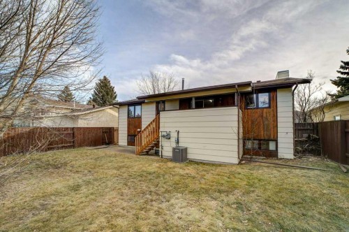 15 Cambridge Road West, Lethbridge, AB 